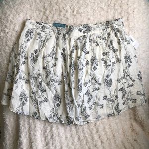 Woman’s L Skirt
